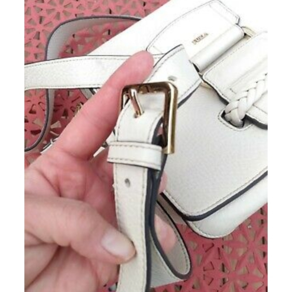 Furla white Rialto leather crossbody. Super nice - Picture 9 of 11